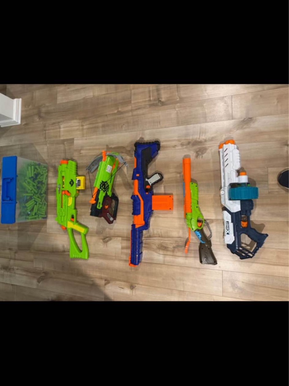 5 assorted nerf guns with bullets